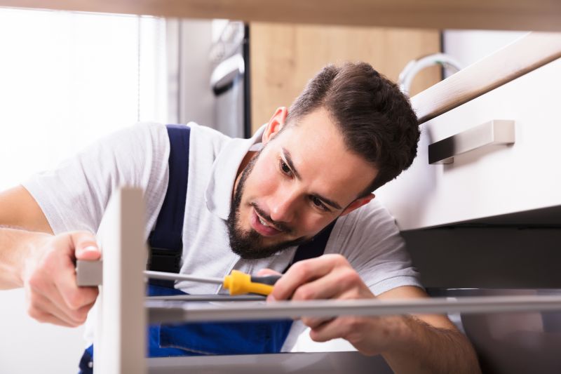 When to Hire for Cabinet Service